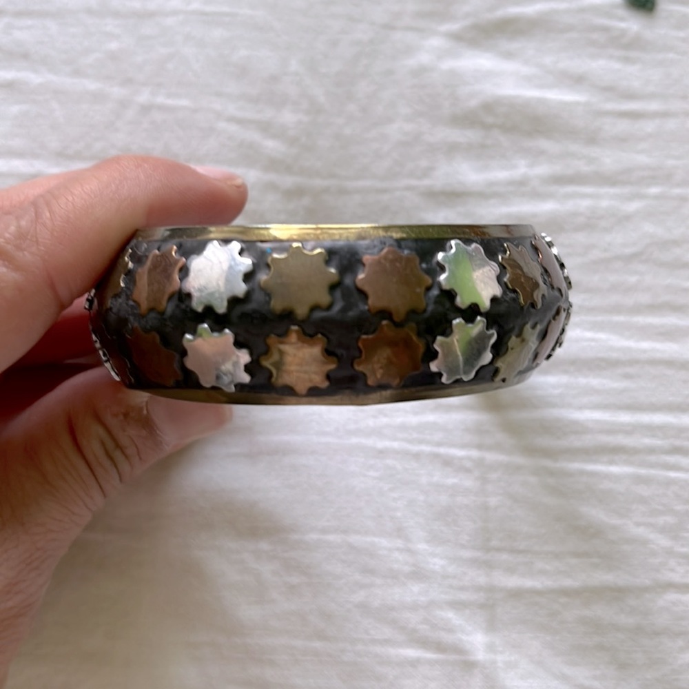 Copper bracelet with stars design